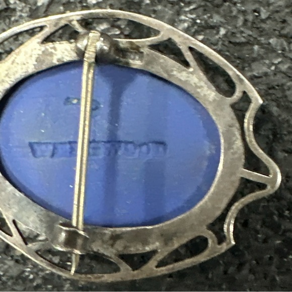 vintage Wedgwood blue jasperware brooch in a sterling silver setting - Picture 4 of 5